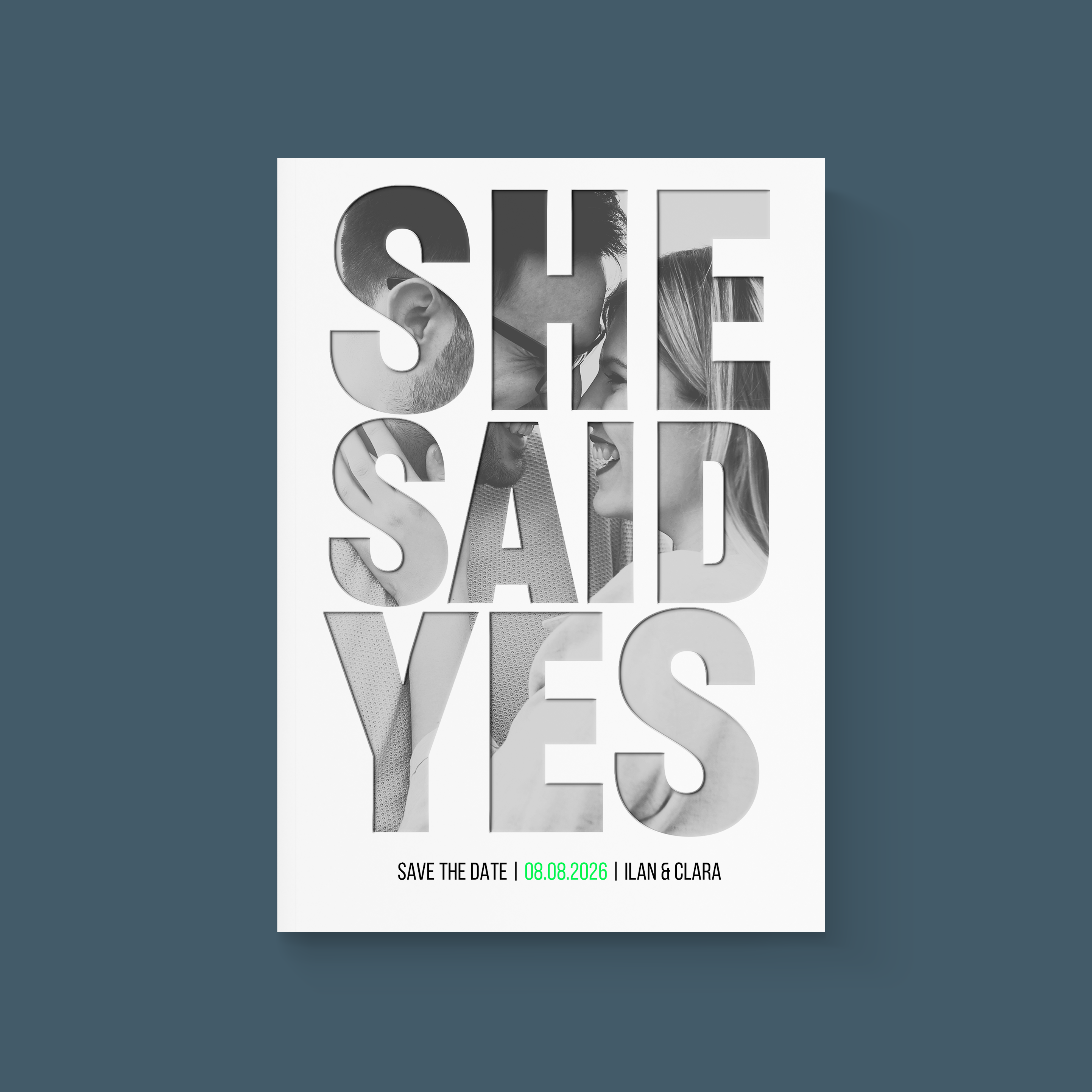 Yes She Said - השרטוט מעדיף בהירות קפדנית טיפוגרפיה נשלטת שוליים קבועים וצבע דומיננטי המציב טון בטוח. הפשטות של המכלול מדגישה את המילים ומבטיחה קריאה חלקה. בעיצוב המאיירים שלנו ההזמנה נועדה להיות על זמנית ומאופקת. אנו מטפלים בהתאמה שילוב טקסט כיוון גוונים ואפשרות ללוגו עדין. בדיגיטל בלבד היא נשלחת מיד לנמענים. כל רכיב יישור ניגוד ופרופורציה מכוון לדיוק ולקוהרנטיות. התכתבות יוקרתית ההופכת הודעה פשוטה למחווה מעודנת.