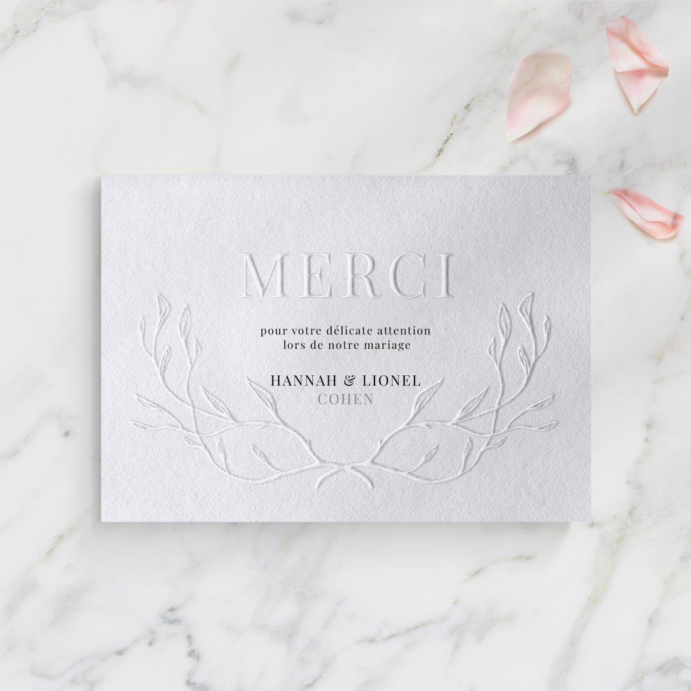 Embossed Merci - הזמנה זו מדגישה את העוצמה השקטה של גוון דומיננטי מאוזן הנתמך במבנה קבוע ובטיפוגרפיה ברורה. בעיצוב היוצרים שלנו היא מעדיפה דיוק ופשטות כדי שהעיקר יבלוט. אנו מבצעים התאמה מלאה אתם שולחים טקסט אנו מעצבים מכוונים גוונים ומוסיפים לוגו עדין אם נדרש. בדיגיטל בלבד היא מגיעה מיד לנמענים. כל החלטה גרפית פרופורציות יישורים וניגוד נמדדה לשמירת זרימה ואלגנטיות. התכתבות פרימיום פשוטה ועמידה.