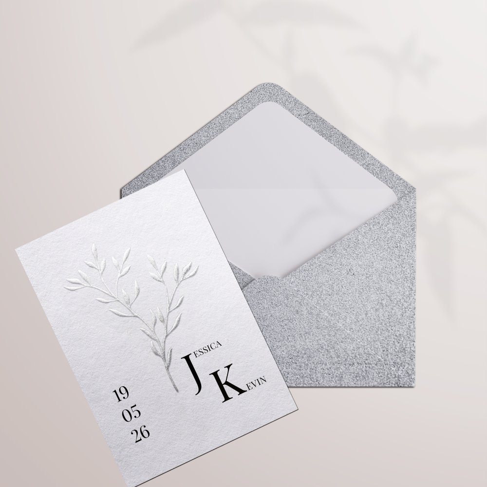 Silver Embossed - יצירה זו מעדיפה בהירות צבע דומיננטי מדויק עימוד קבוע וטיפוגרפיה חדה. המכלול יוצר נוכחות פרימיום מדודה ואמינה. אנו מבצעים התאמה אתם מוסרים טקסט אנו משלבים בדיוק מכוונים גוונים ומוסיפים לוגו עדין. בדיגיטל בלבד ההזמנה מגיעה מיד לנמענים. כל פרט קצב ניגודים ופרופורציות כויל לשימור אלגנטיות וקריאות. התכתבות עכשווית מאופקת ומתמשכת.