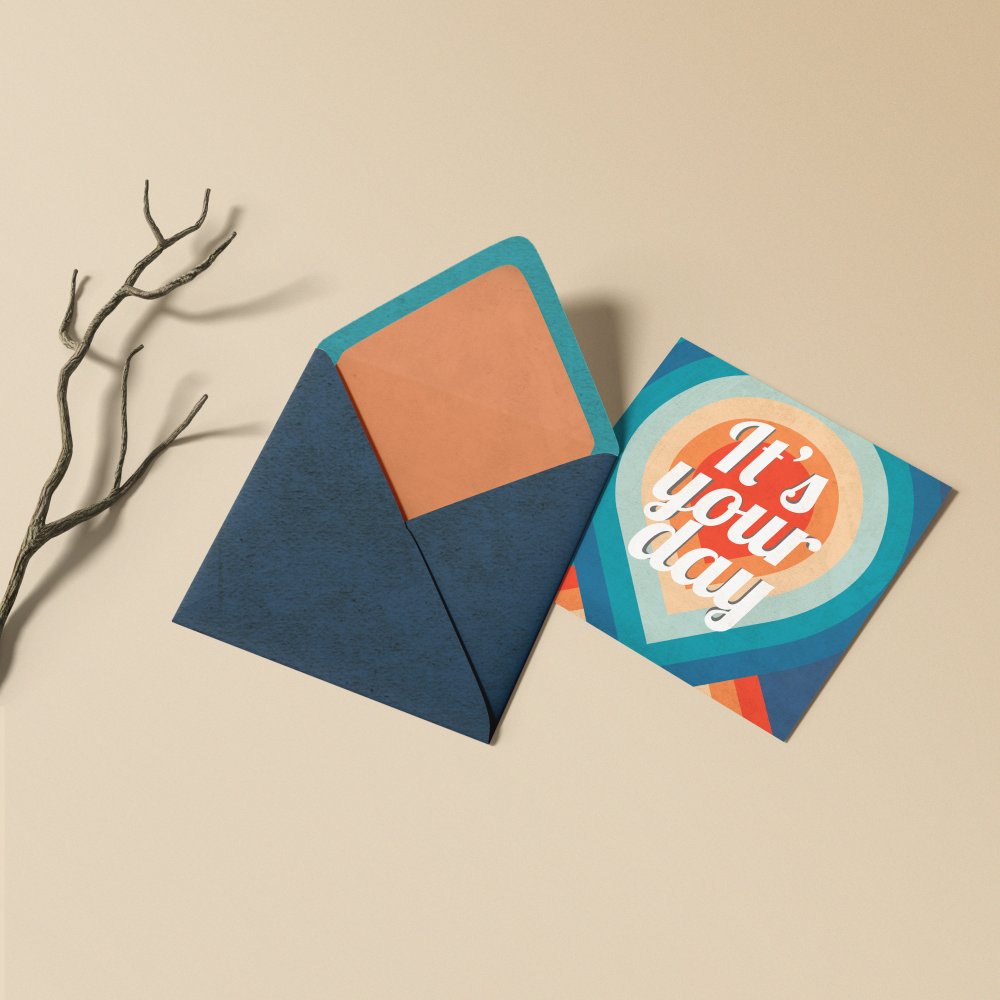 Happy Daddy - נועדה כקופסה עכשווית הזמנה זו פורשת גוון דומיננטי מבטא המונחה בשוליים קבועים ובטיפוגרפיה ברורה. היוצרים שלנו בחרו איפוק כדי לאפשר לעיקר להתבלט. אתם מוסרים את הטקסט ואנו מעצבים אותו בדיוק מכוונים את הפלטה ומוסיפים לוגו עדין אם נדרש. בדיגיטל בלבד היא מגיעה מיד לנמענים. כל פרט פרופורציה קצב וקוהרנטיות נבחן לקריאה חלקה ואלגנטית. התכתבות פרימיום נקייה ואמינה להכרזותיכם.